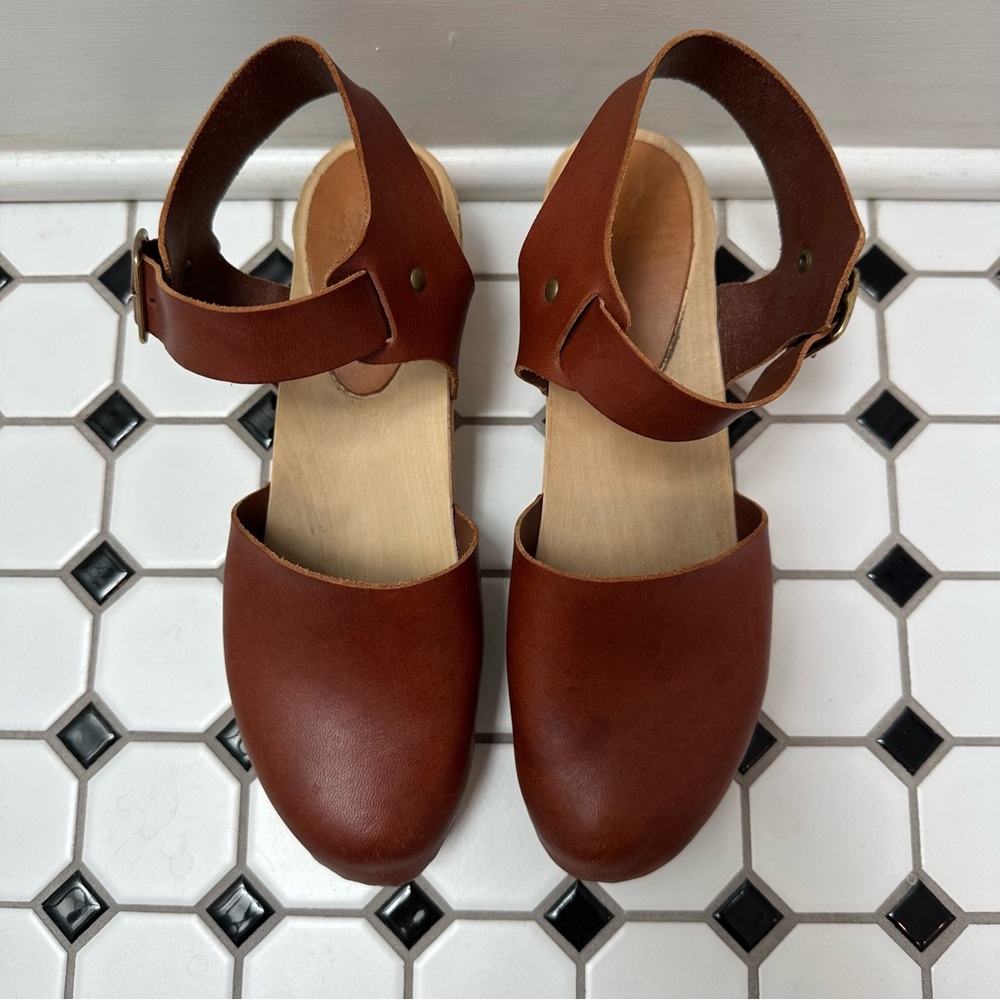 Bryr Brown Leather Ankle-Strap Clogs - Picture 1 of 12